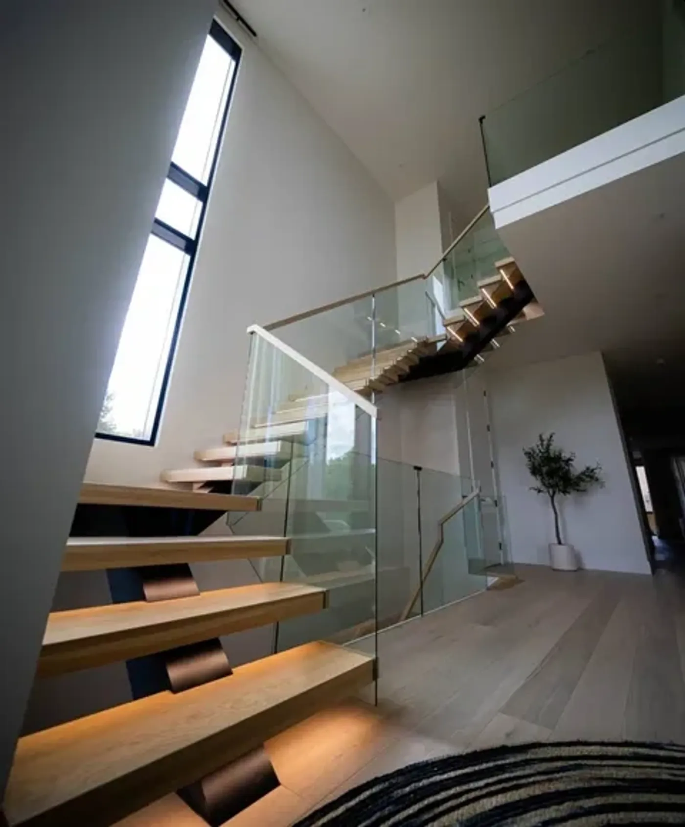 Glass tread cantilevered stair system in a San Francisco home